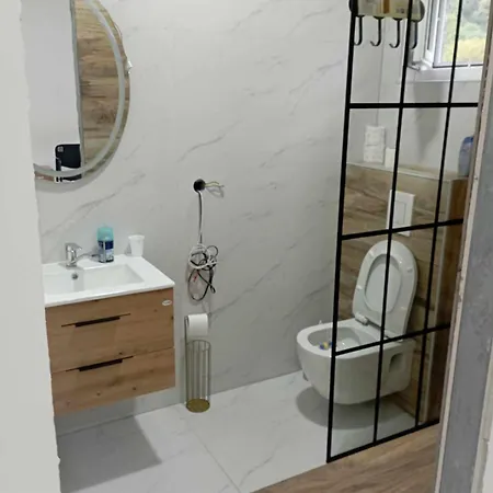 Riverstone Retreat 2 يايتشه